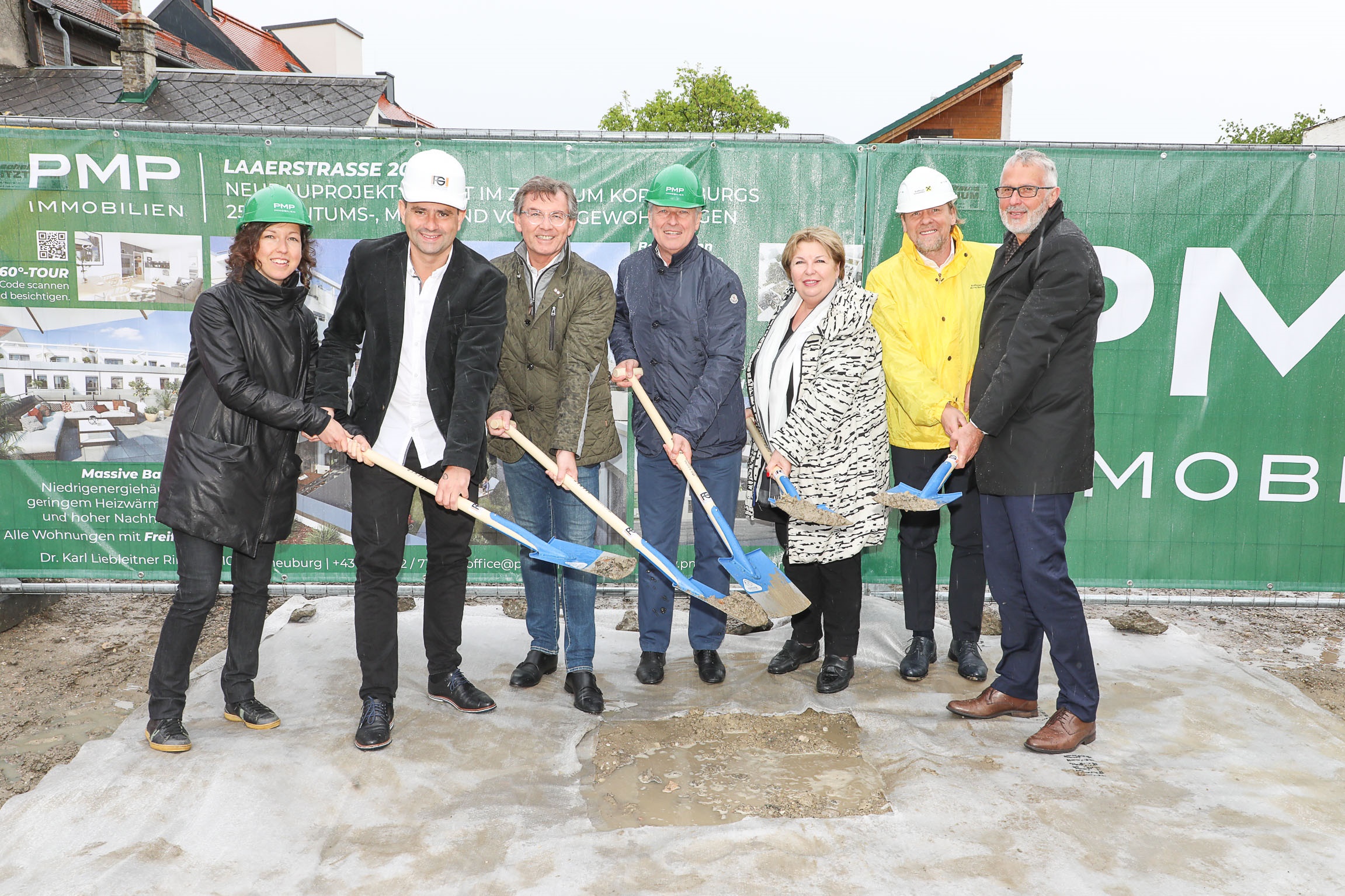 Wien
im Bild von links nach rechts:
Christina Pajpach, Gf PMP Immobilien, Günther Pinz, Prokurist Georg Fessl GmbH, Hubert Holzer, Baustadtrat Korneuburg, Leopold Pajpach, Gründer  und Projektentwickler PMP Immobilien, Helene Fuchs-Moser Vizebürgermeisterin der Stadt Korneuburg, Peter Weinberger, Gf Raiffeisen Immobilien Nö/Wien/Bgld., Wolfgang Schenk, Bauamtsleiter Korneuburg